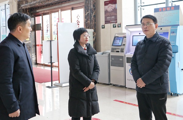 1月30日,省联社党委委员,副主任浦宏伟到宁国,歙县等农商银行调研