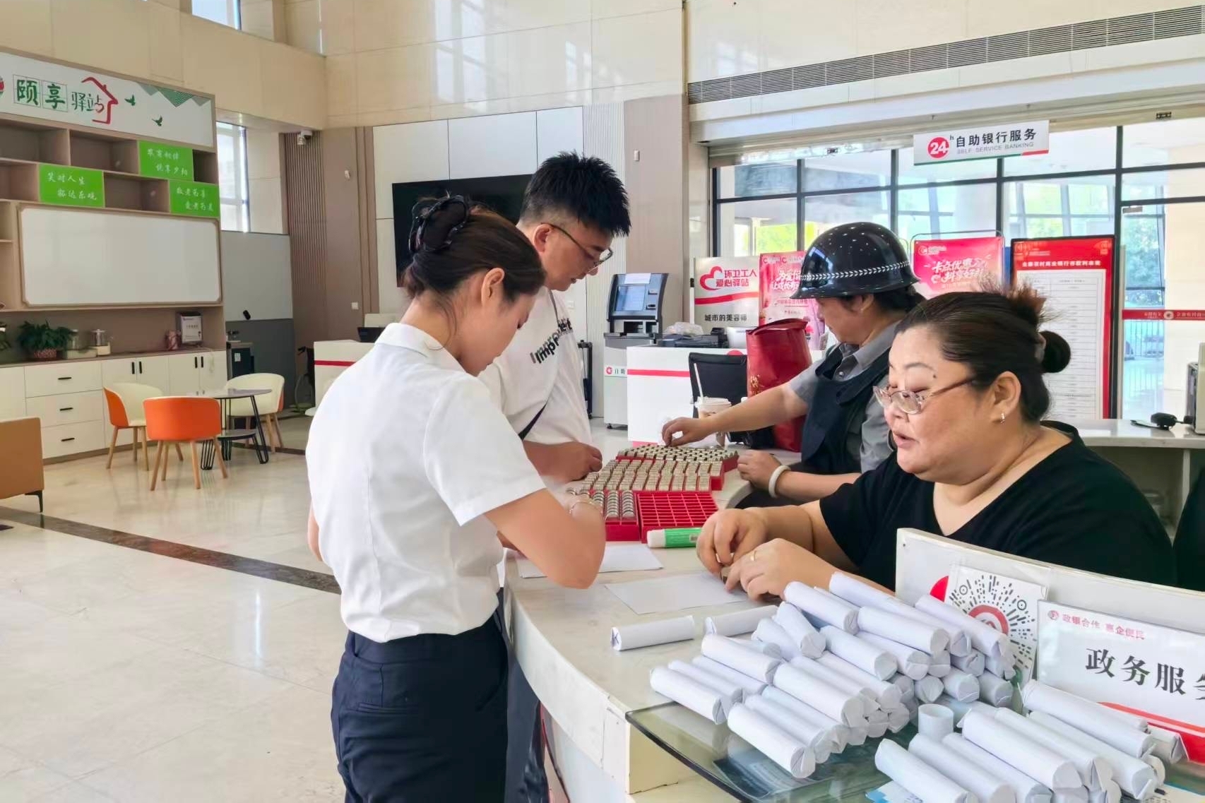 金寨农商银行：两小时清点5395枚硬币